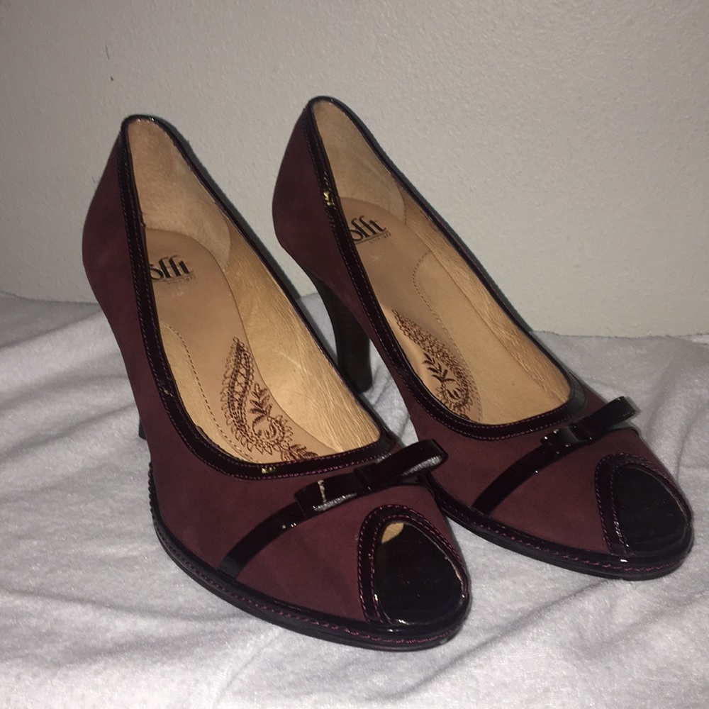 Soft patent/suede 2.5” heels.  Pretty wine color!!